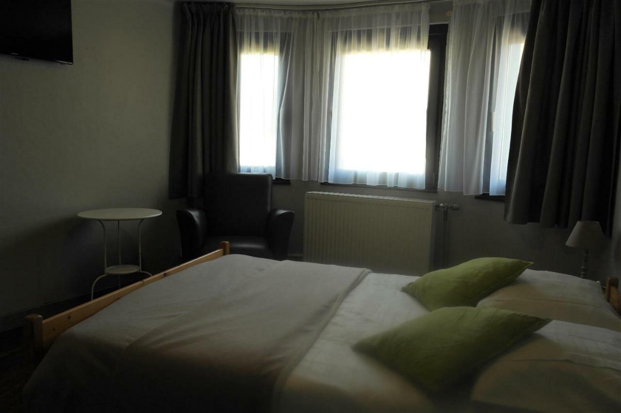 Hotel Zum Goldhahn Amblève Esterno foto